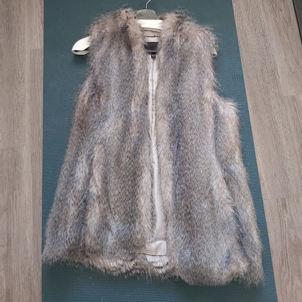 Brand New Banana Republic faux fur vest
